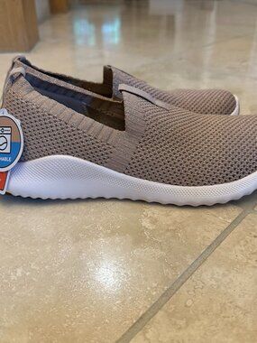 Aetrex brown tan slip-on sneakers Size 10